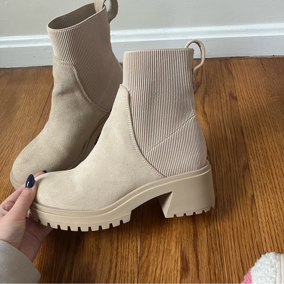 🌸NEW Steve Madden Hayle Platform Chelsea Boot - Picture 3 of 8